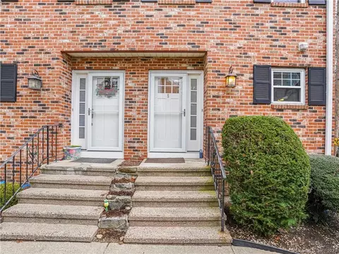 19 Colonial Rd #5, Stamford, CT 06906