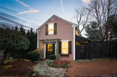 7 New London Rd, Groton, CT 06355