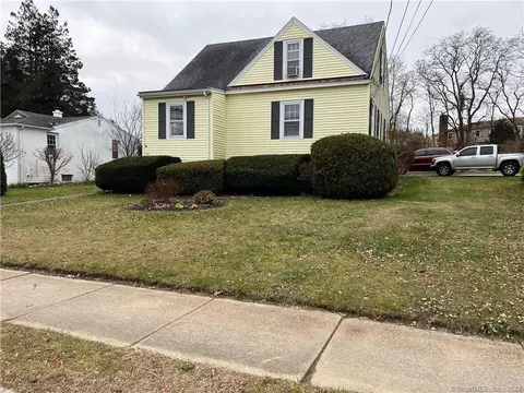 472 Vauxhall St, New London, CT 06320