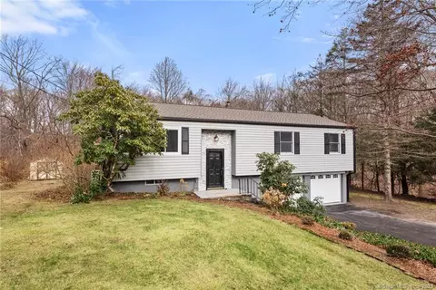 7 Birchwood Ter, Prospect, CT 06712
