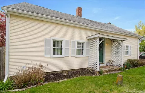 393 E Haddam Moodus Rd, East Haddam, CT 06469