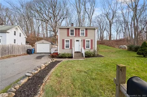 20 Anderson Dr, Ledyard, CT 06335