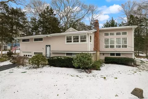 20 Norman Dr, Ledyard, CT 06335