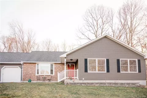 395 Meadowbrook Dr, Manchester, CT 06042