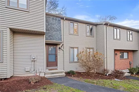 36 Hitching Post Ln #36, Glastonbury, CT 06033