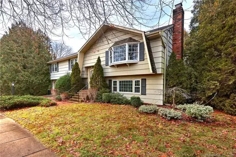 60 Sheffield Cir, Stratford, CT 06614