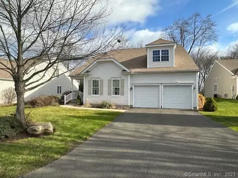 332 Fairway Dr #332, Oxford, CT 06478