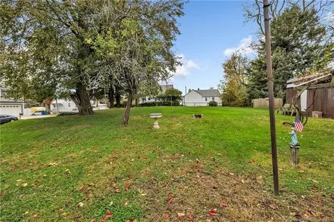 260222 Greenfield Dr, Bridgeport, CT 06606