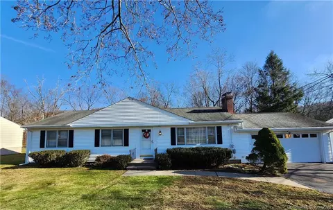 50 Macarthur Dr, Hamden, CT 06518