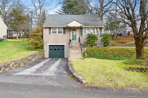 5 Dartmouth Ln, Danbury, CT 06810