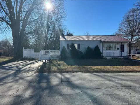 2 Pleasant St, Plainfield, CT 06374
