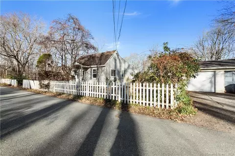 49 Holmes Rd, East Lyme, CT 06333