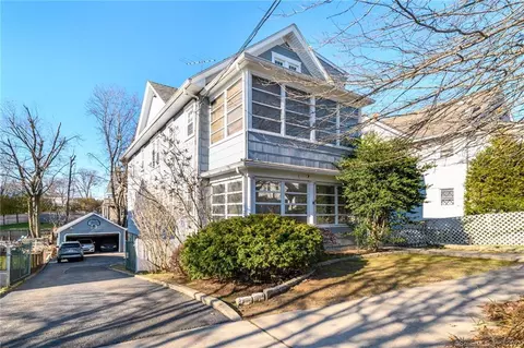 40 Culloden Rd, Stamford, CT 06902