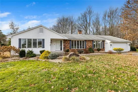 80 Patriot Ln, Newington, CT 06111