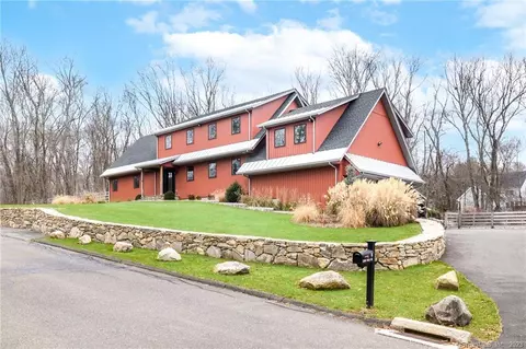 4 Long Wall Rd, Redding, CT 06896