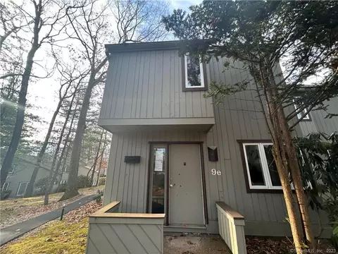 9 Talcott Gln #E, Farmington, CT 06032