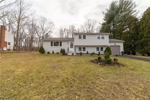 7 Hill View Ln, Clinton, CT 06413