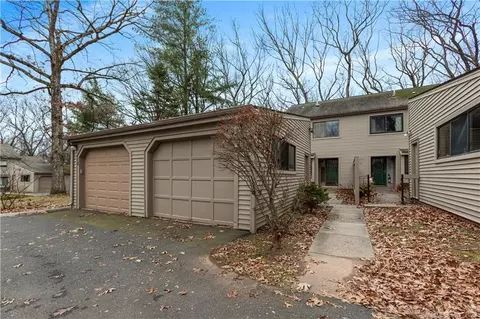 9 Farmington Chase Cres #9, Farmington, CT 06032