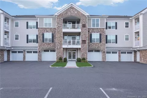 1036 Brookside Ct #1036, Newtown, CT 06470
