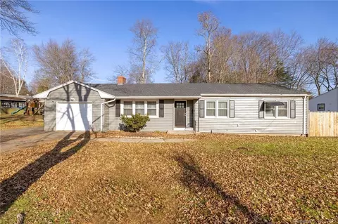 5 Crestview Dr, Bloomfield, CT 06002