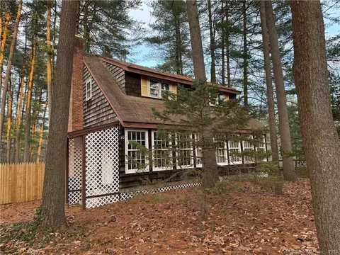 10 Spruce Rd, Windsor, CT 06095