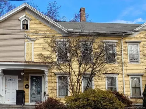 17 Goodwin Ct, Thomaston, CT 06787