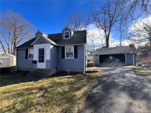 19 Lynn Cir, Naugatuck, CT 06770