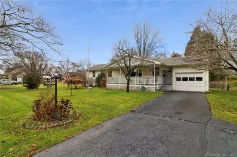 15 Ridgeland Cir, Wallingford, CT 06492