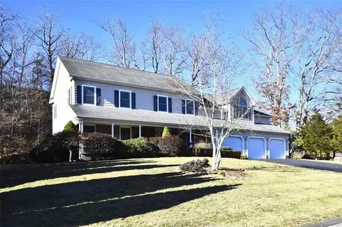 6 Frederick Pl, Clinton, CT 06413