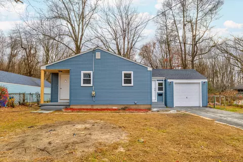 119 E Pershing St, Bloomfield, CT 06002