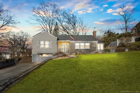 6 Jackson Ave, Wallingford, CT 06492
