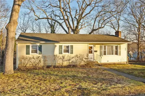 14 Commodore St, Norwich, CT 06360