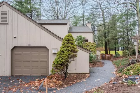 15 Cottonwood Dr #15, Avon, CT 06001