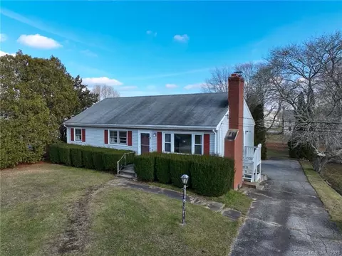 2 Antoinette St, Stonington, CT 06379