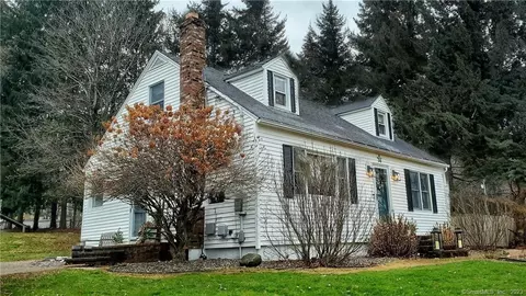 4 Bungay Ter, Seymour, CT 06483