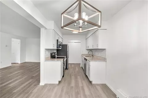 200 Woodmont Ave #132, Bridgeport, CT 06606