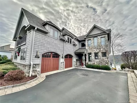 18 S Lake Shore Dr, Brookfield, CT 06804