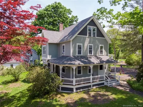 8 Genevieve St, Putnam, CT 06260