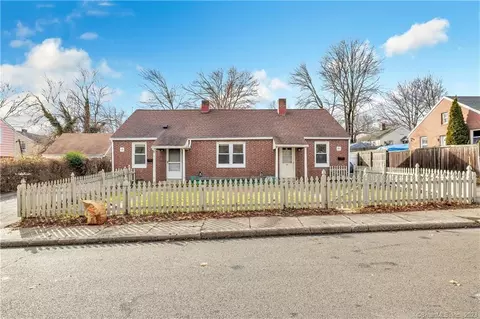 19 Lawn St, Bridgeport, CT 06606