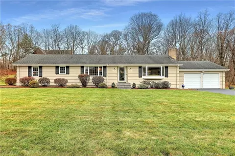 132 Pardee Manor Rd, Orange, CT 06477