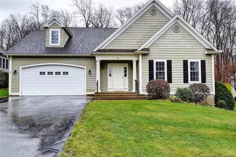 70 Autumn Ln #70, Glastonbury, CT 06033
