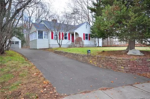 443 S Quaker Ln, West Hartford, CT 06110