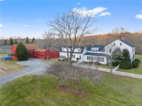 829 Goose Ln, Guilford, CT 06437