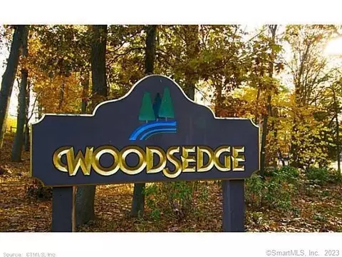 40 Woodsedge Dr #3B, Newington, CT 06111