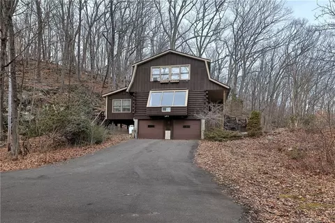 34 Newgate Rd, Oxford, CT 06478