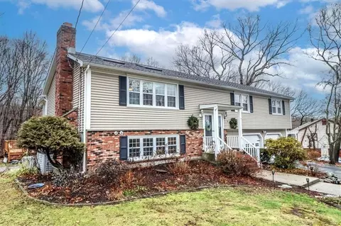 9 April Ln, Shelton, CT 06484