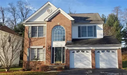 9 Ashley Ct, Danbury, CT 06810