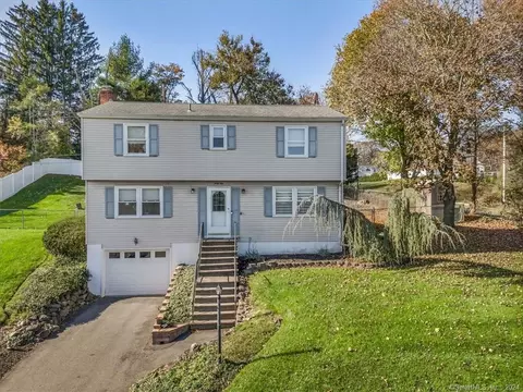 41 Brownstone Rd, Wallingford, CT 06492