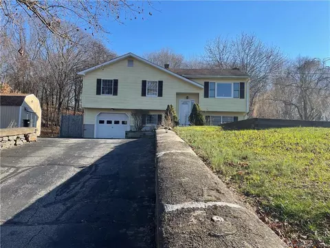 59 Woodside Ave, Norwich, CT 06360