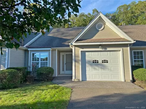 173 Julia Ct #173, Newtown, CT 06482